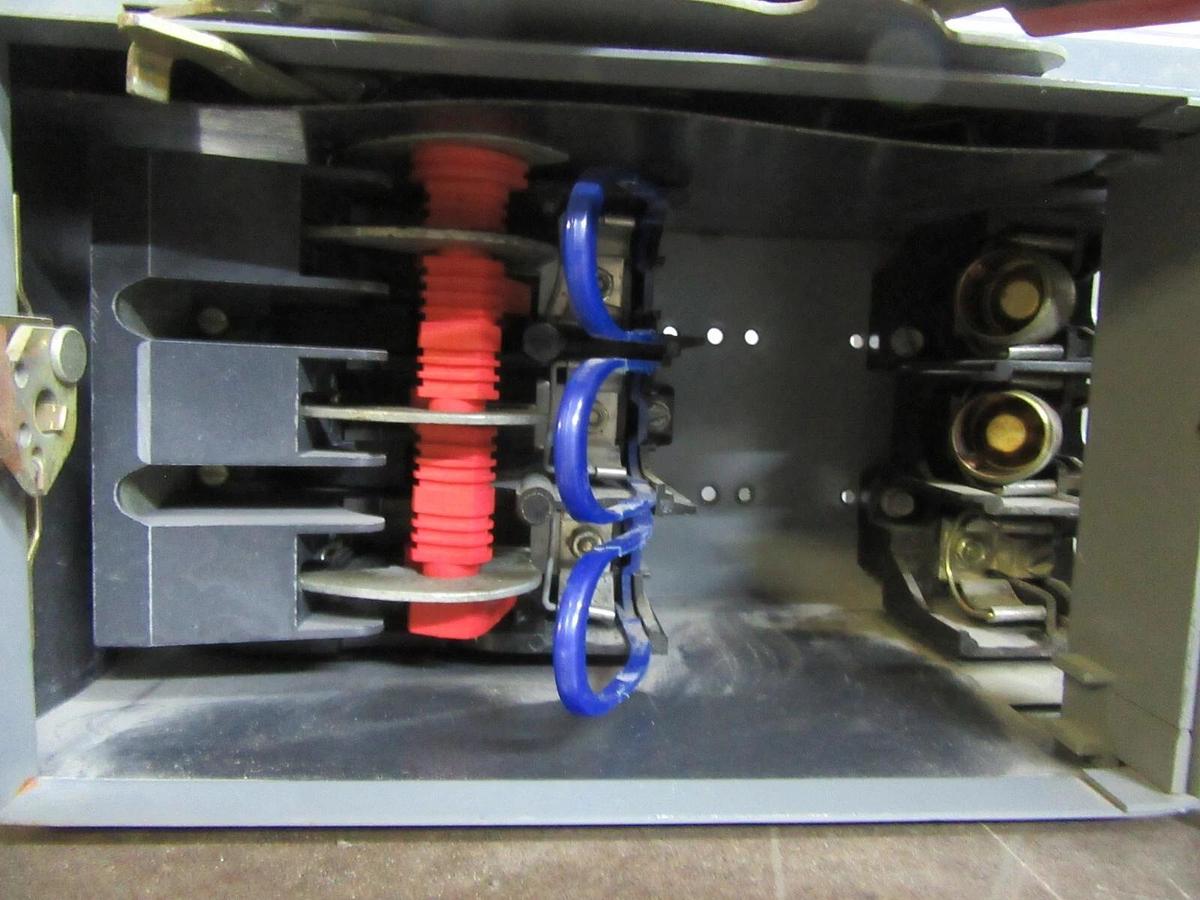 Used SQUARE D QMB SAFETY DISCONNECT SWITCH QMB362T 60 AMP 600 VAC 3-POLE 50 HP