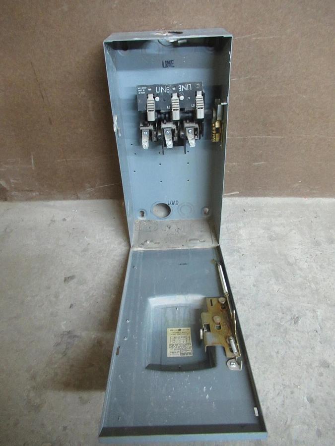 Used GE ENCLOSED SAFETY SWITCH THN3363 MODEL: 2 100 AMP 3-POLE 600 VAC 50 HP