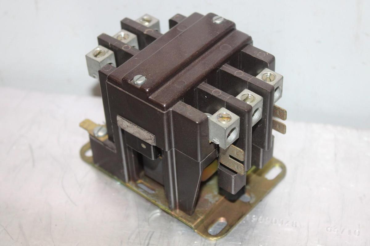 Used FASCO CONTACTOR 30F030 40 AMP 600 VOLT 3-PHASE 3-POLE COIL: 110/120 VOLT
