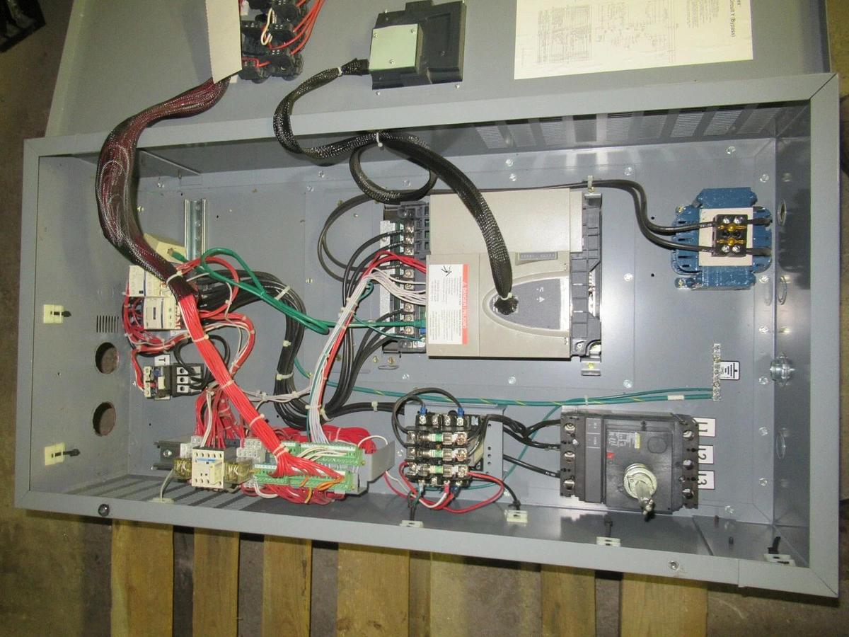 Used SQUARE D E-FLEX ALTIVAR VARIABLE SPEED DRIVE ATV61HD11N4 EFDKG4VY 460V 3-PHASE