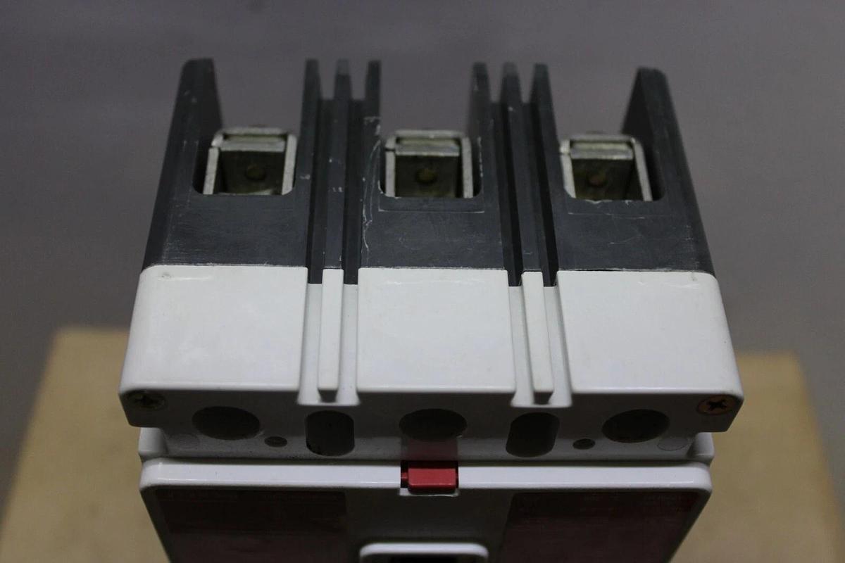 Used CUTLER HAMMER MOLDED CASE SWITCH FD3225K 225 AMP 600 VAC 3-POLE FD-K