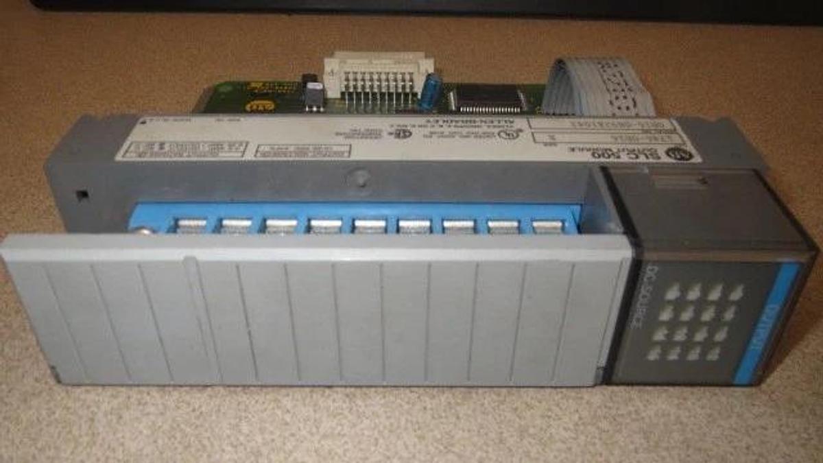 Used ALLEN BRADLEY -- SLC 500 -- OUTPUT MODULE -- 1746-0B16 SERIES B