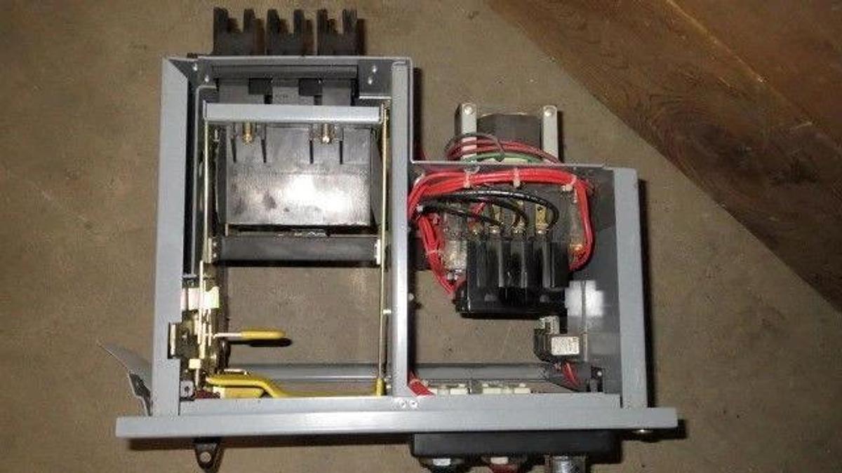 Used SQUARE D 12" MCC BUCKET 7 AMP FHP BREAKER 480 VAC WITH NEMA SIZE 1 STARTER