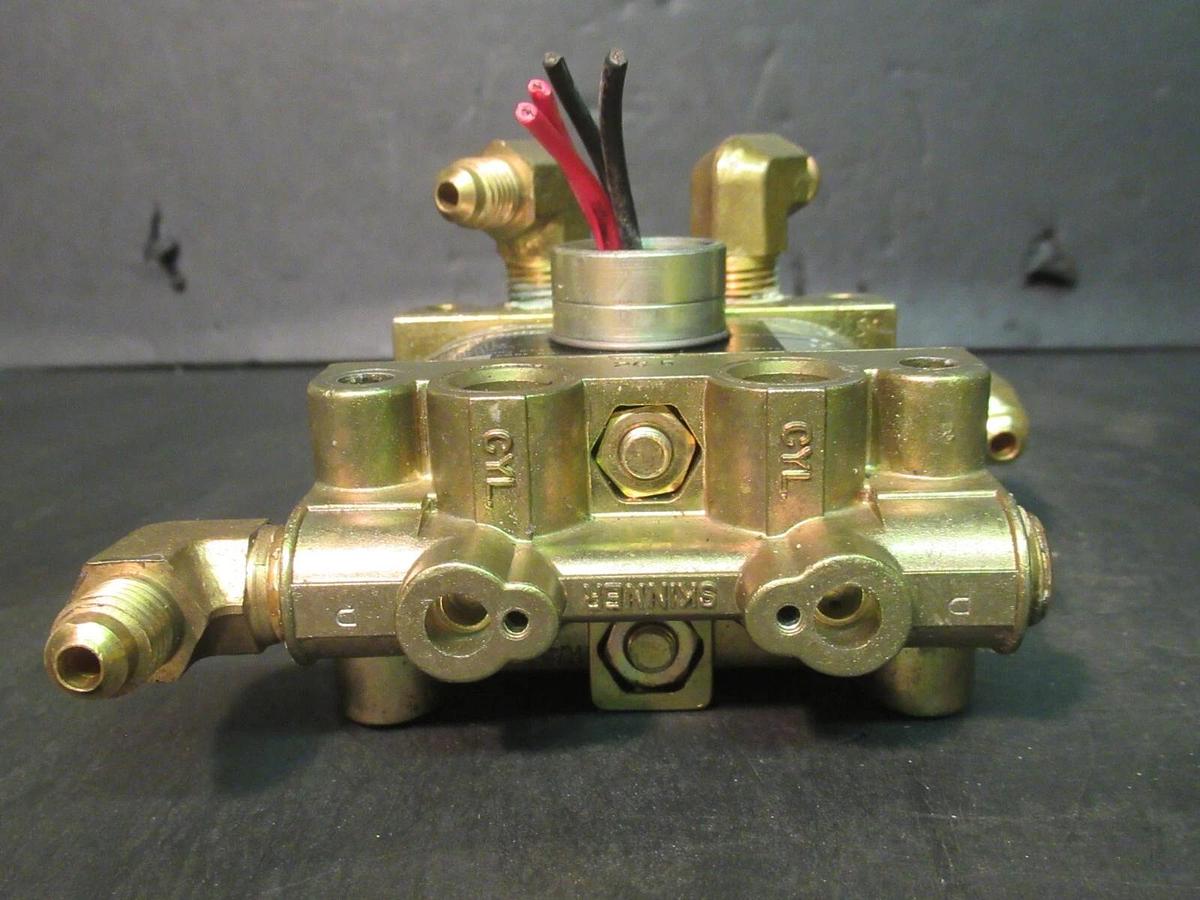 Used SKINNER ELECTRIC 4-WAY SOLENOID VALVE V955BX15 60 VOLT 20 WATT 225 PSI