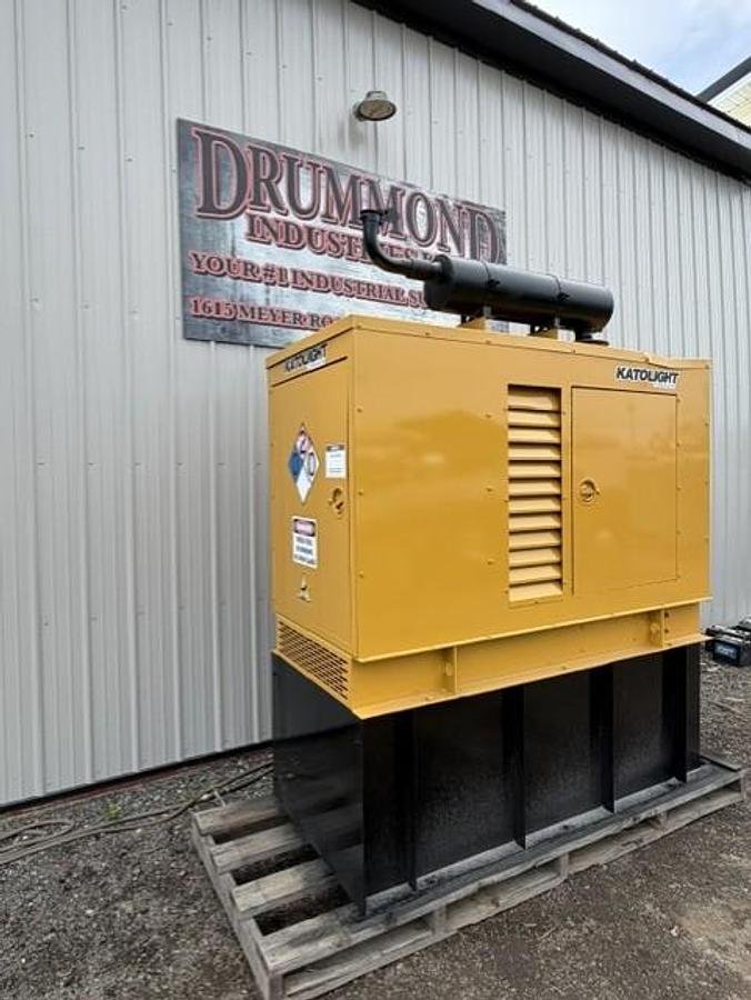 Used 30 KW DIESEL GENERATOR ELLIOTT 120/240V RE-CONNECTABLE SOUND ENCLOSED 866 HRS