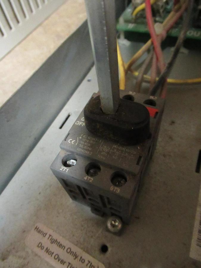 Used ABB VARIABLE SPEED DRIVE ACH550-VDR-015A-4 W/ BYPASS 10HP 3PHASE 480V 15.4A