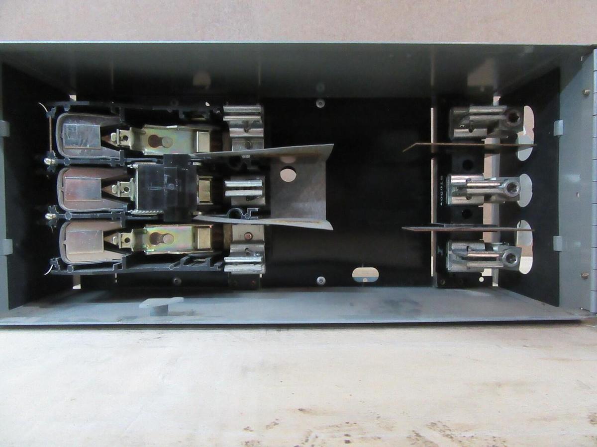 Used WETINGHOUSE FUSE PANELBOARD SWITCH FDPS364R 200 AMP 600 VAC 50 HP 3-POLE