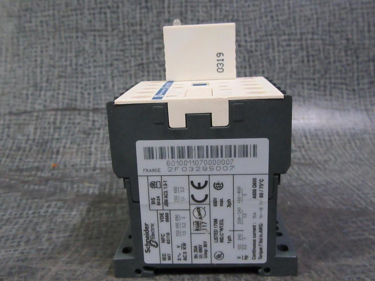 Used SQUARE D TELEMECANIQUE CONTACTOR 15 AMP 600V 110V COIL & LA4KE1FC # LC1K0601F7