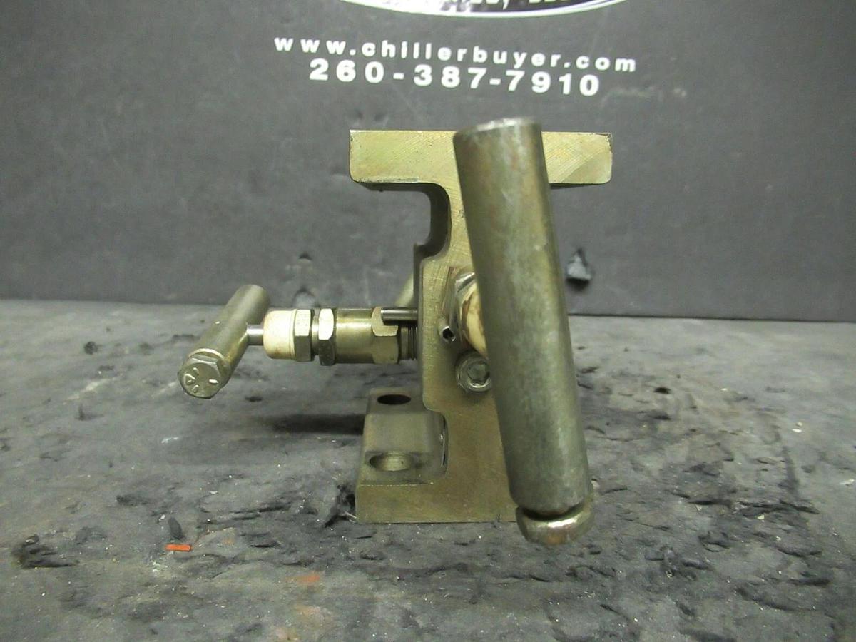 Used ANDERSON GREENWOOD M4AVIC TR68 INSTRUMENT MANIFOLD 4000 - 6000 PSI @ 200 - 500 F