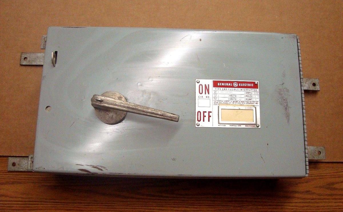 GENERAL ELECTRIC GE DD2S4324 200 AMP 240 VOLT PANELBOARD SWITCH FUSIBLE