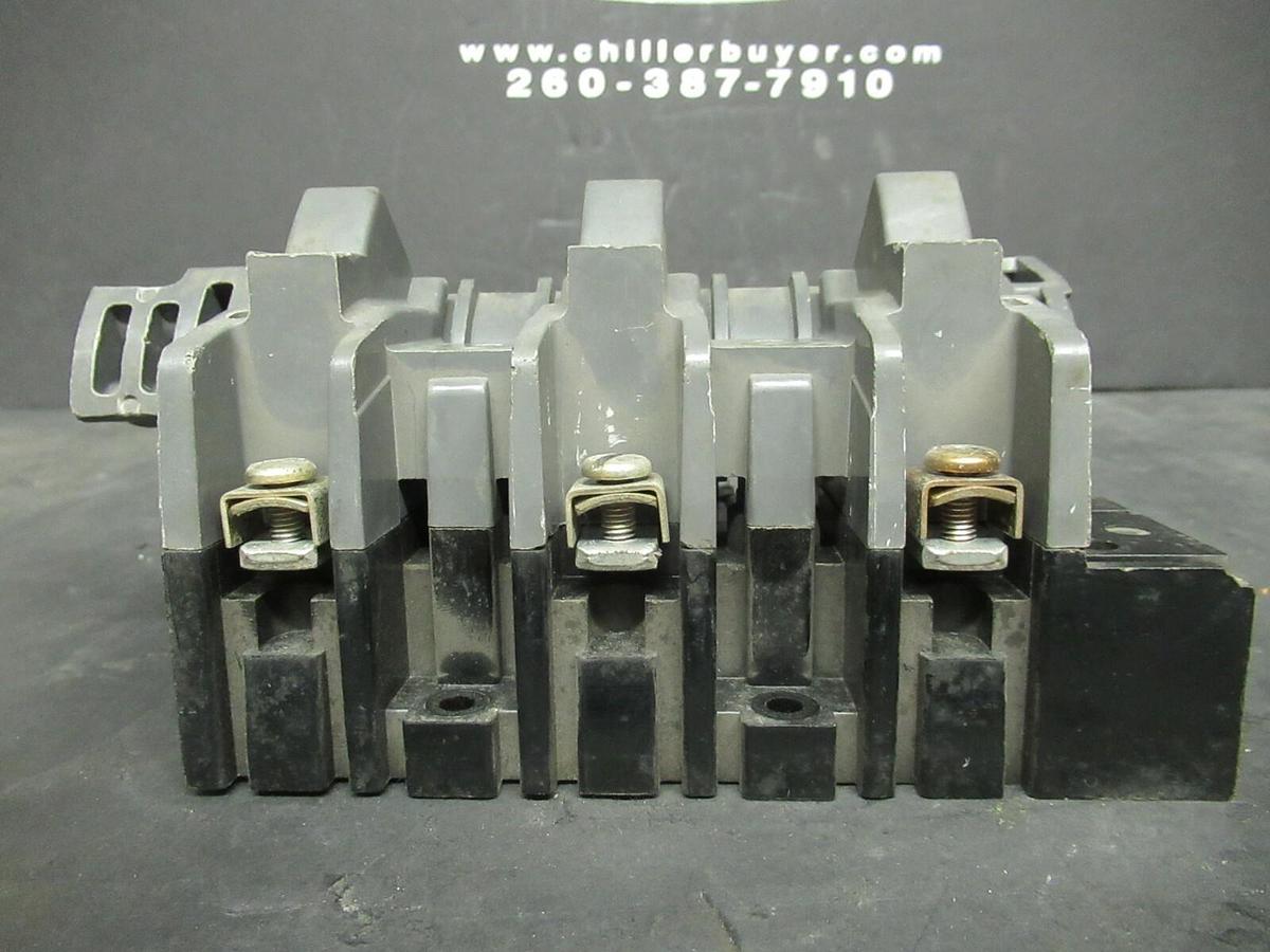 Used ALLEN BRADLEY DISCONNECT SWITCH 40021-58-02 600 VAC W/ X-401978 30 AMPS 600 VAC