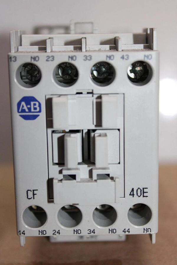 Used ALLEN BRADLEY CONTACTOR 700-CF400Z* 600 VAC 25 AMP 3-POLE COIL: 24 VDC