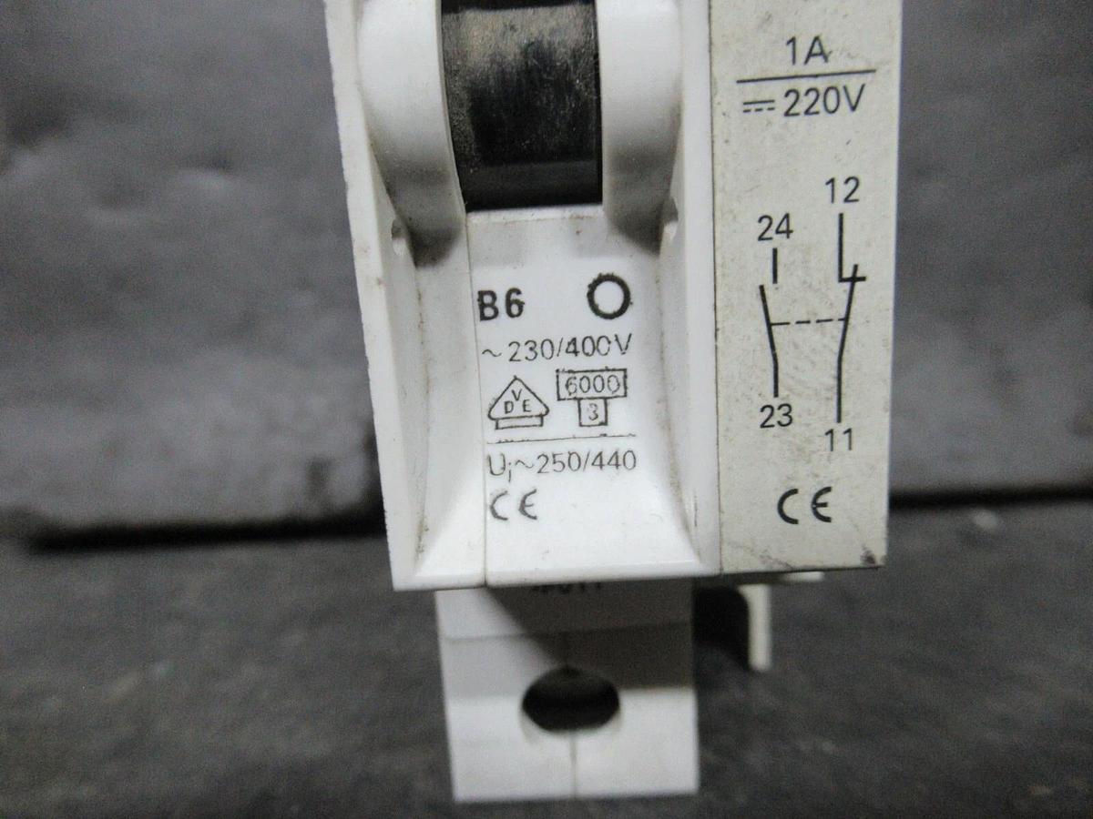 Used SIEMENS CIRCUIT BREAKER 5SX21 B6 6 AMP 277 VAC 1-POLE W/ 5SX9100 AUXILLIARY