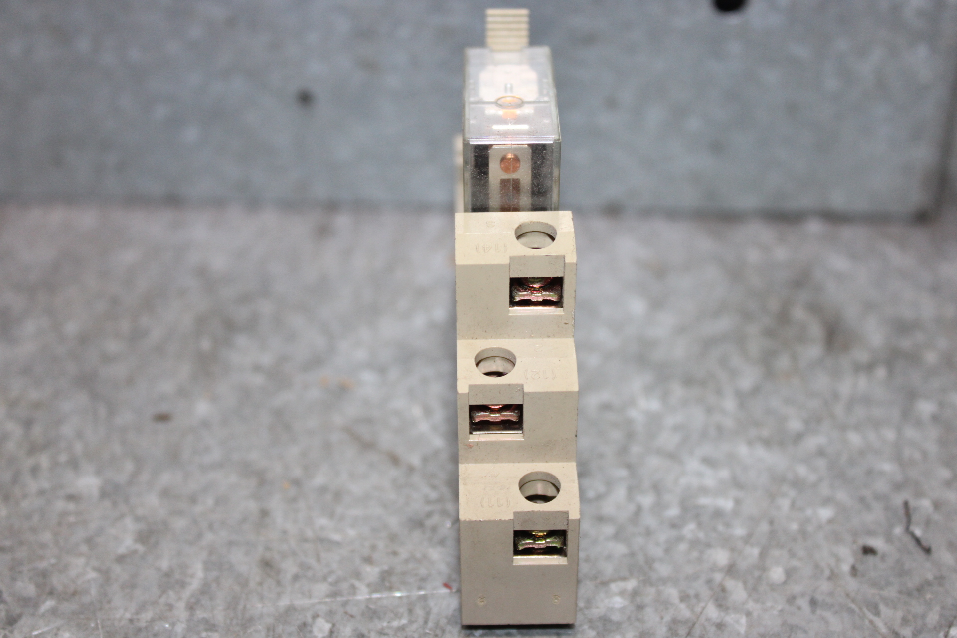 Used LOT OF 3 OMRON RELAYS G2R-2-SN 24 VDC 5 AMP W/ BASE
