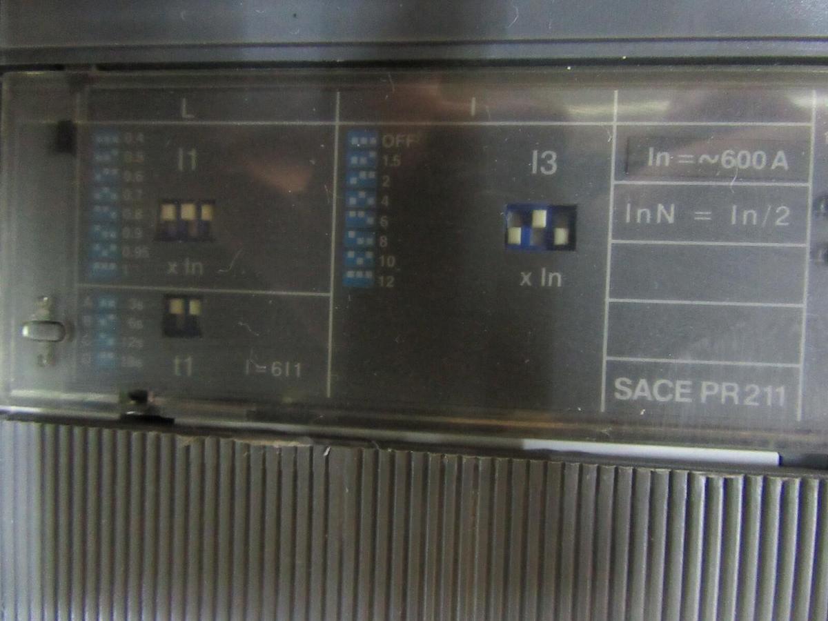 Used ABB VARIABLE SPEED DRIVE ACH550-UH-316A-4 3-PHASE 480 VAC 316 AMP