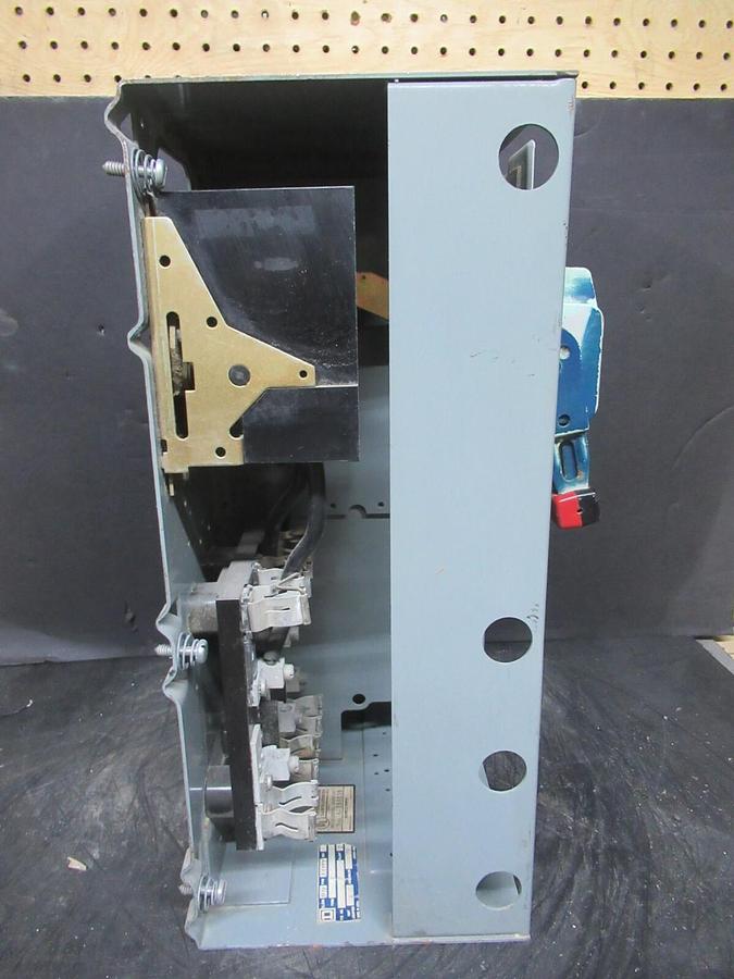 Used SQUARE D MCC MOTOR CONTROL DUAL FEEDER 17" MODEL 4 NO FUSES WITH DISCONNECTS