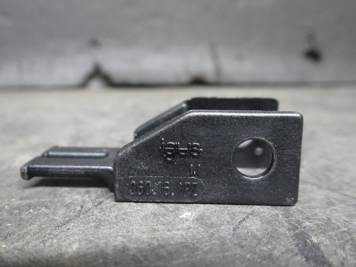 NEW IN BAG IGUS MOUNTING BRACKET ZIPPER 060-16-12PZMC **WARRANTY INCLUDED**