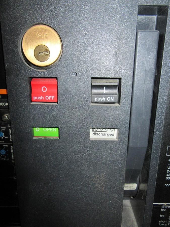 Used (1) MERLIN GERIN MASTERPACT CIRCUIT BREAKER MP20-H1 3P 600V 50/60HZ 2000A STR58U