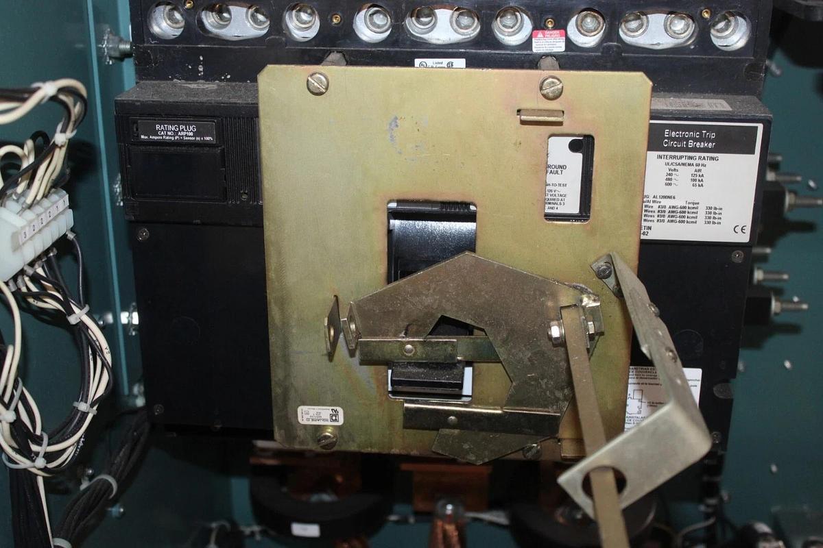 Used YORK CHILLER LIQUID COOLED OPTISPEED DRIVE 371-02526-102 TM-790-K-B12F-46D