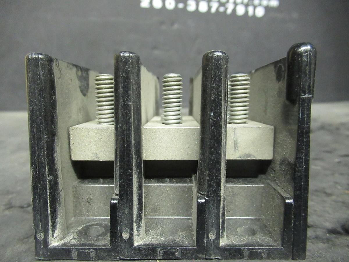 Used FERRAZ SHAWMUT 62203 DISTRIBUTION BLOCK PDB 3 POLE 600 VAC 1/4 - 5/8 STUD