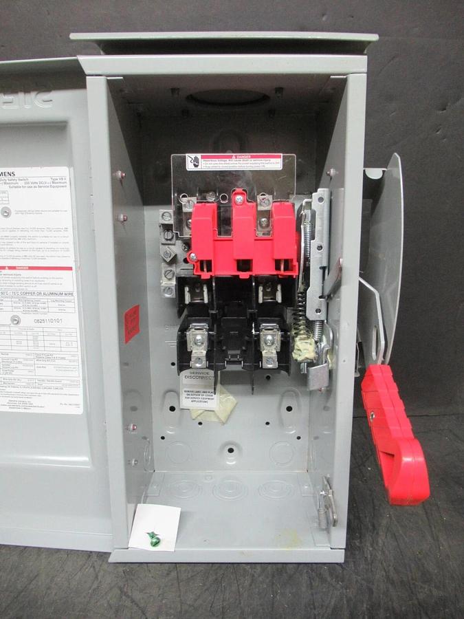NEW SURPLUS SIEMENS HEAVY DUTY FUSIBLE SAFETY SWITCH HF221NR 30 AMP 240 VAC