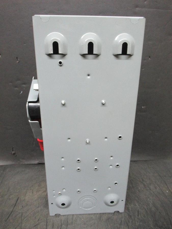 Used SQUARE D SAFETY SWITCH HU361 30 AMP 600 VAC 30 HP 3-POLE TYPE 1 ENCLOSURE