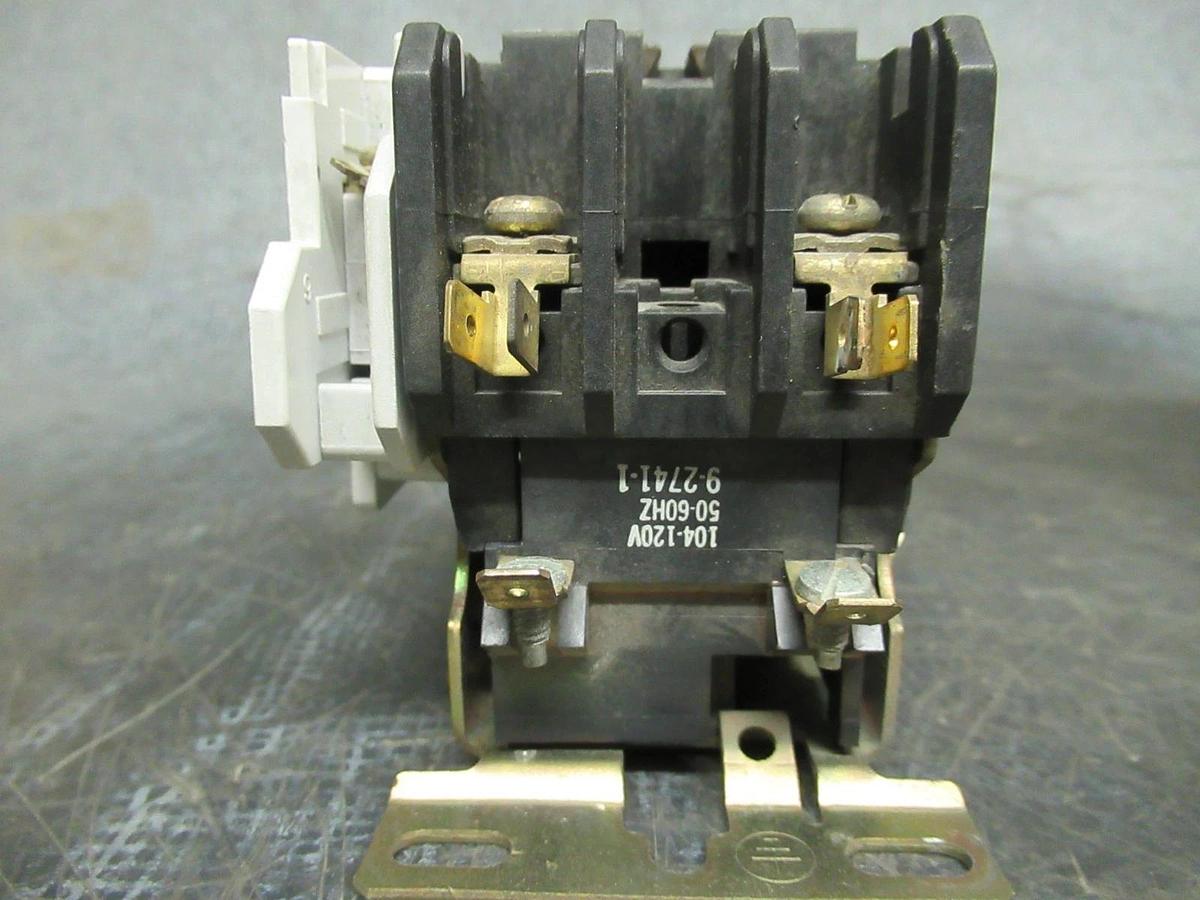 Used CUTLER-HAMMER CARRIER CONTACTOR C25DNY36 HN52AB254A 600V 5HP 15A COIL: 104-120V