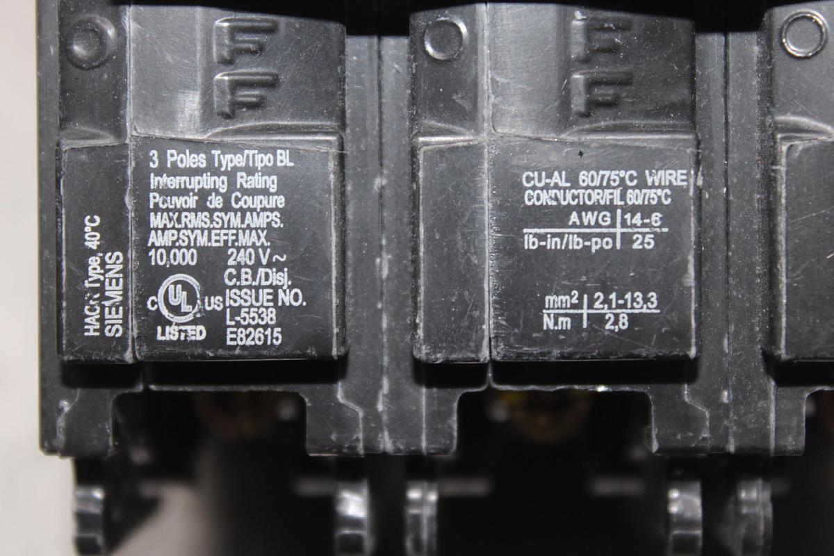 LOT OF 2 NEW SURPLUS SIEMENS BREAKER B220 20 AMP 120/240V 2-POLE