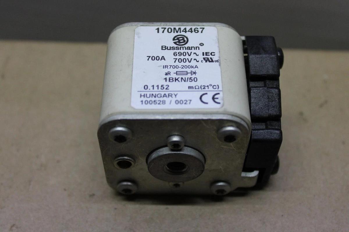 Used BUSSMANN FUSE 170M4467 700 AMP 700 VAC **WARRANTY INCLUDED**