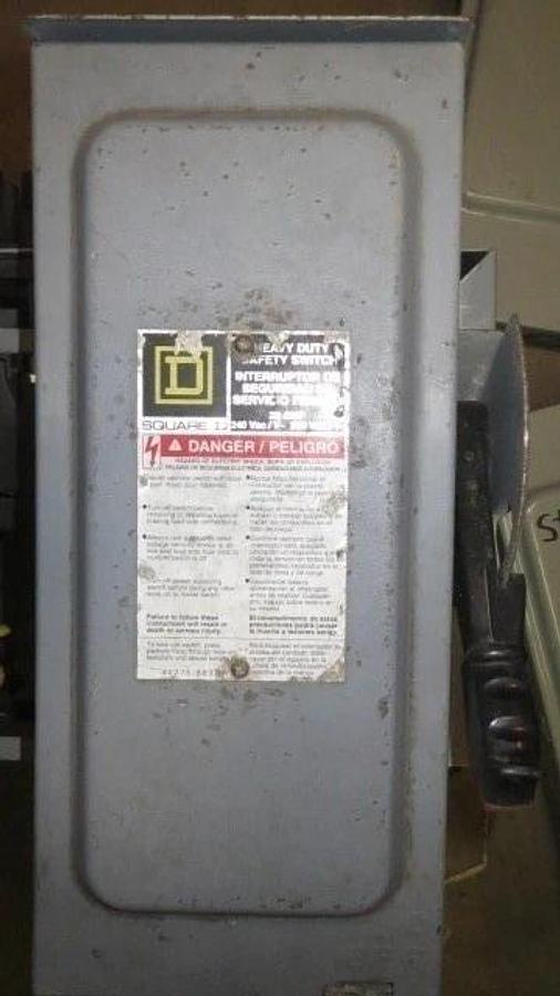 Used SQUARE D FUSIBLE DISCONNECT 30 AMPS 240 VOLTS H221NRB 2 POLE SAFETY SWITCH