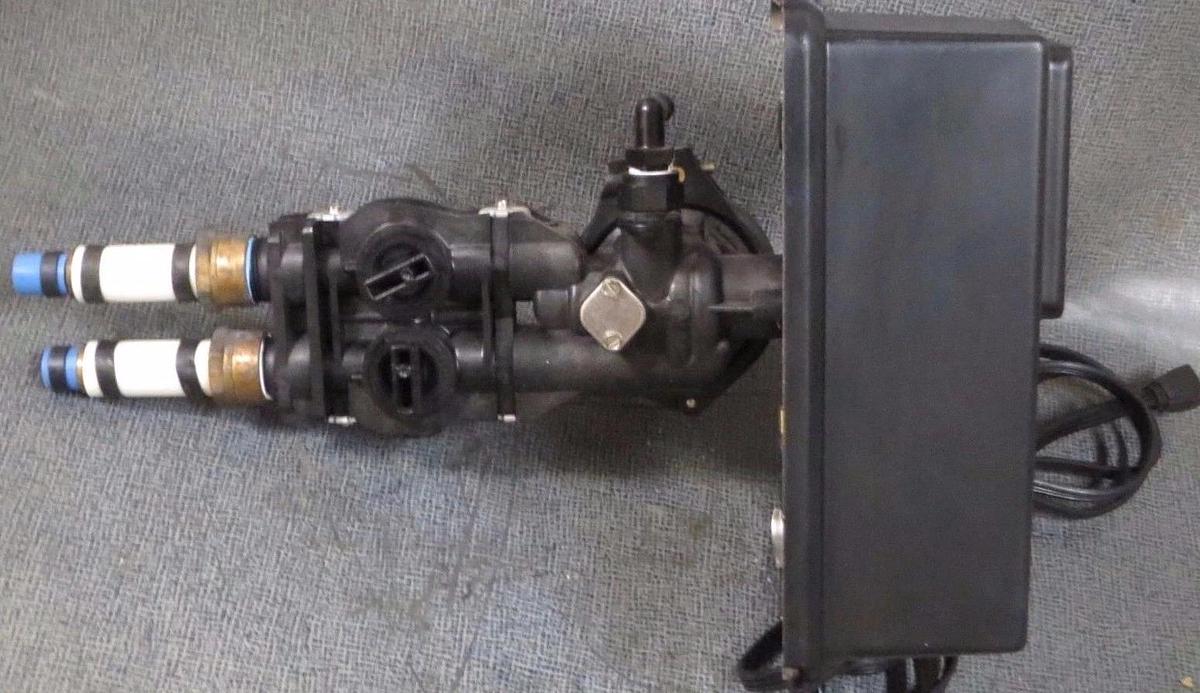 Used STERLING COMMERCIAL BACKWASHING FILTER SYSTEM 7 GPM @ 12 PSI MODEL# FBW30