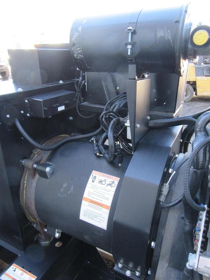 Used 35 KW GENERATOR GENERAC NATURAL GAS LP PROPANE 120/240 V 1 PH 30 KW 40KW 416 HRS