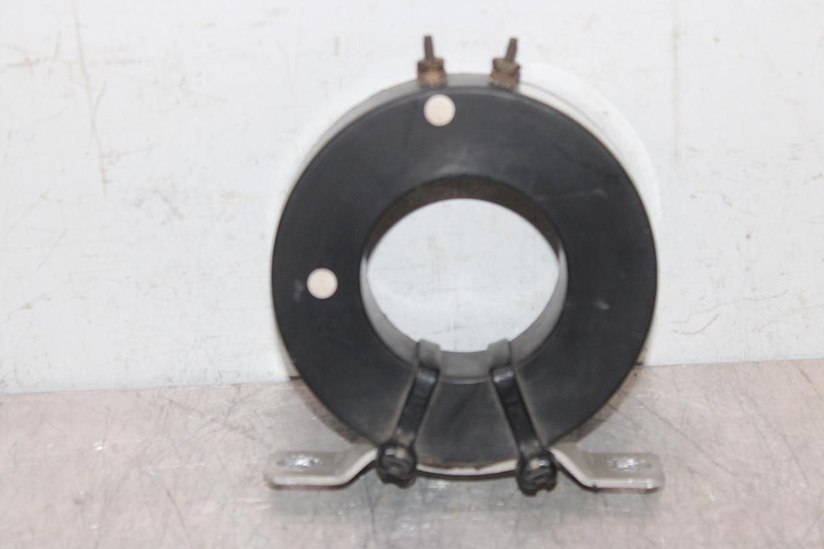 Used EATON CURRENT TRANSFORMER 42-3072-6 170SHT-601 600:5 AMP RATIO 600 VOLT
