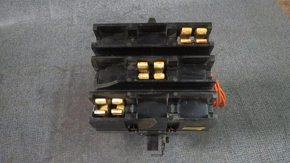 Used SQUARE D I-LINE BREAKER KH36090G 90 AMP 600 VAC 3 POLE W/ GROUND FAULT SHUNT