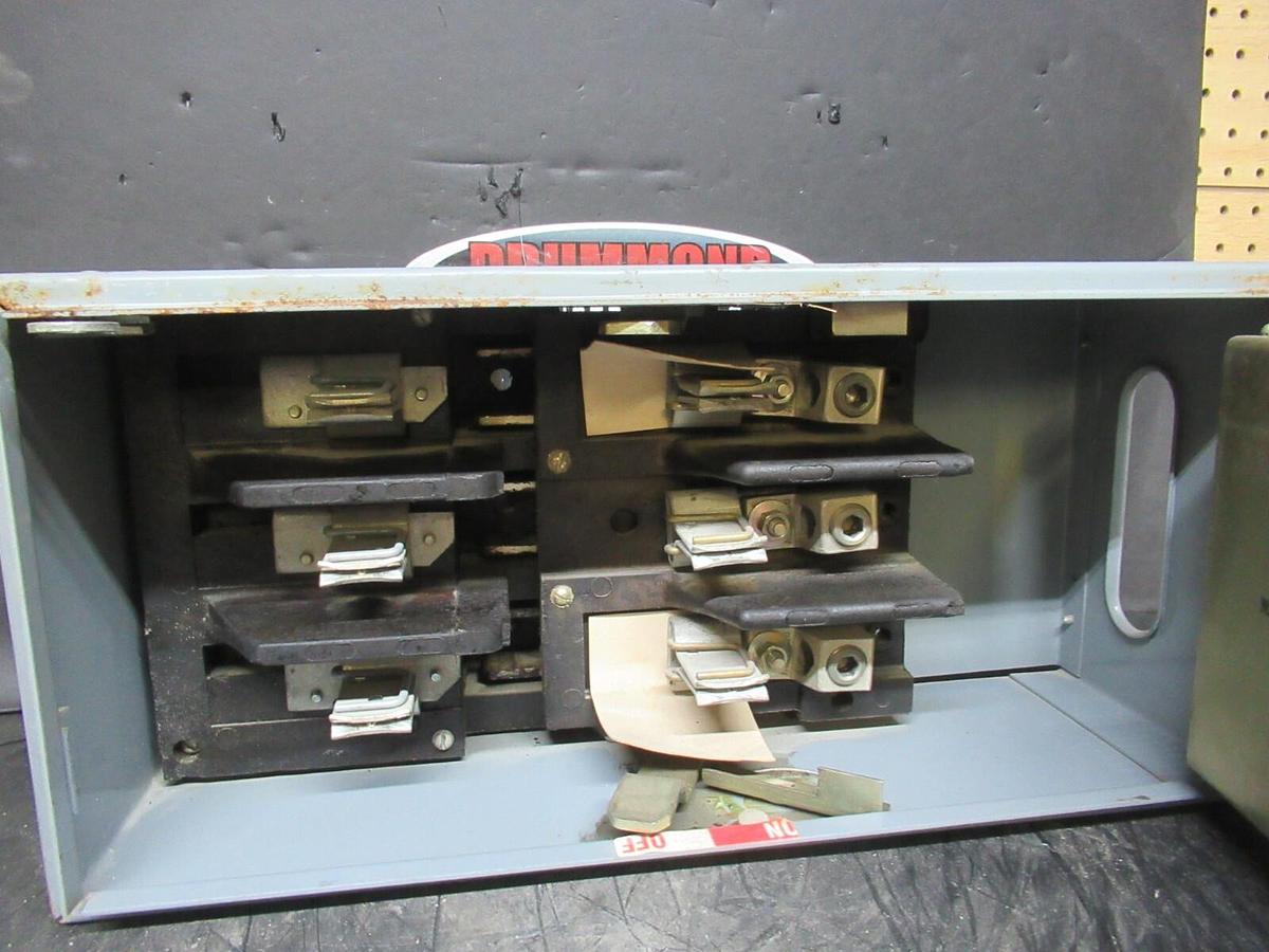 Used SQUARE D QMB SAFLEX UNIT QMB-3220 200 AMP 240 VAC 3-POLE 3-PHASE 50 HP