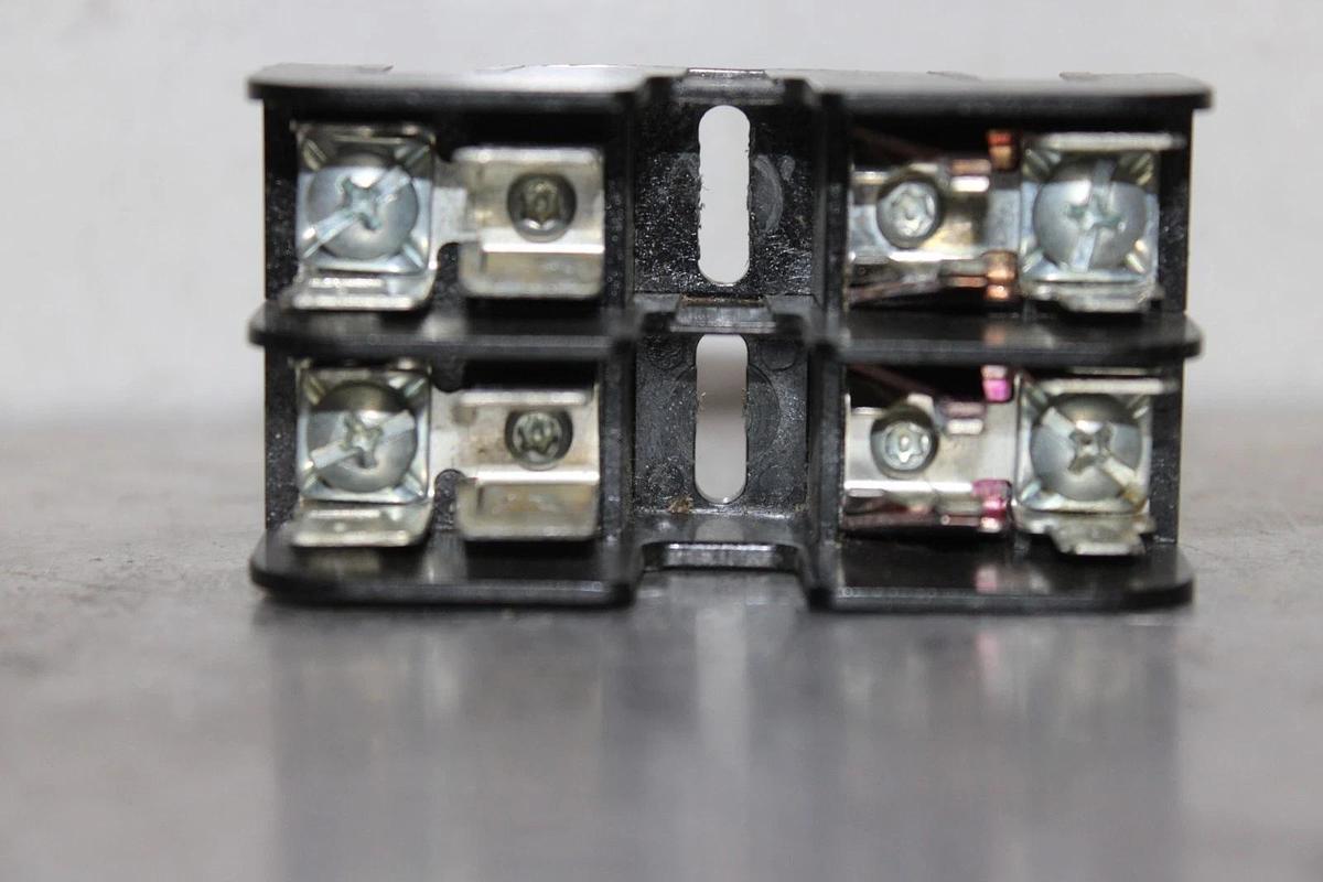 Used GOULD SHAWMUT FUSE LUG 30322R 600 VAC 30 AMP 2-POLE CLASS CC FUSE COPPER ONLY