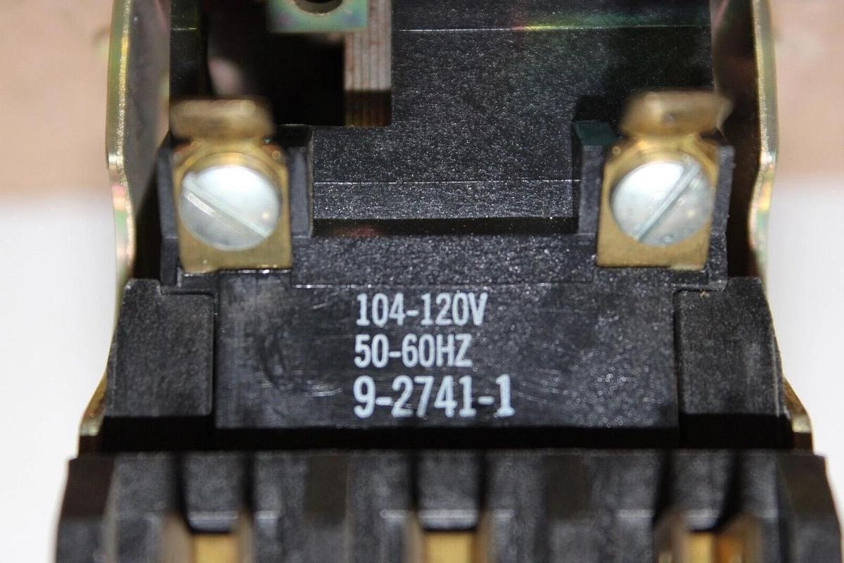 Used CUTLER HAMMER CONTACTOR 30 AMP 600V 3 PHASE 104-120V COIL MODEL: C25DND330 C1