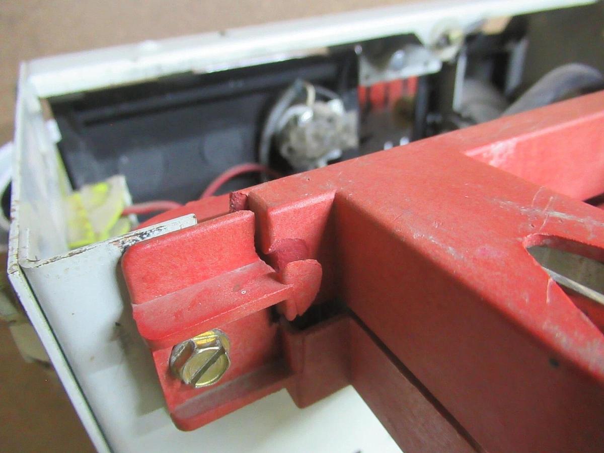 Used CUTLER HAMMER MOTOR STARTER CONTROL 35" W/ W200M5CFC NEMA SIZE 5 250 AMP 600 VAC