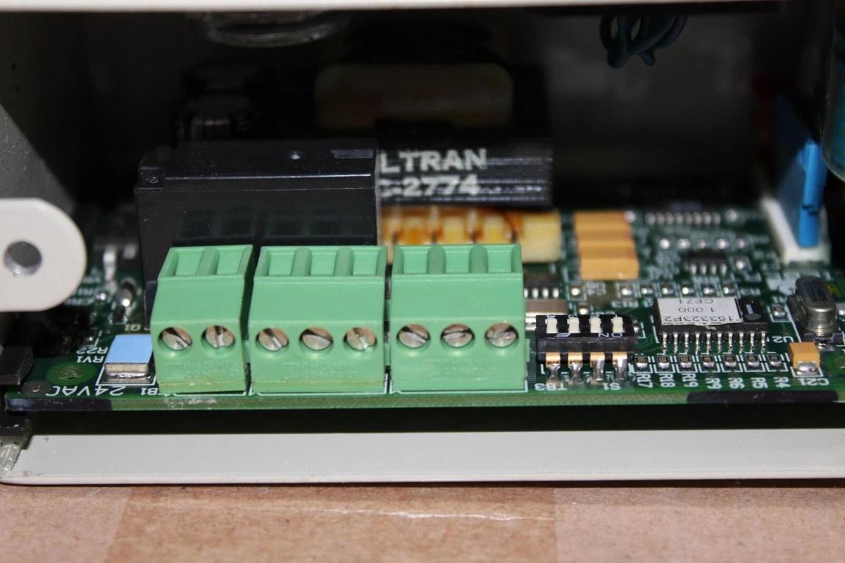 Used LIEBERT LIQUI-TECT SENSOR LEAK DETECTOR LT-460 REV. N 24 VAC 0.12 AMP 3VA TYPE 1