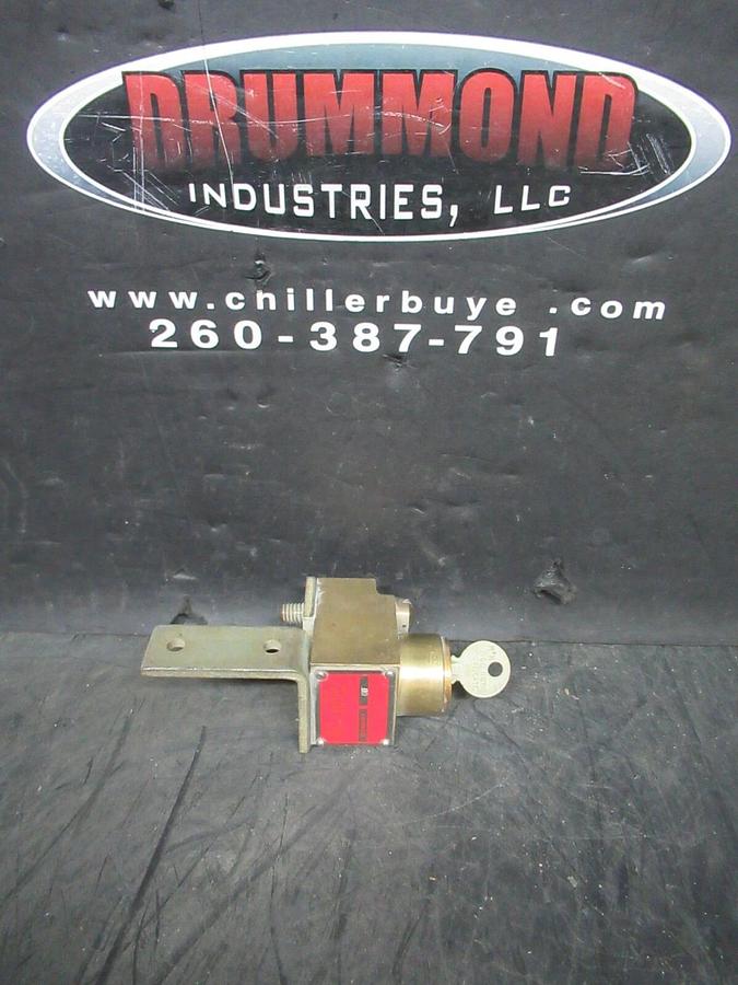 Used SUPERIOR INTERLOCK S105810Y PANEL LOCK AND KEY **WARRANTY INCLUDED**