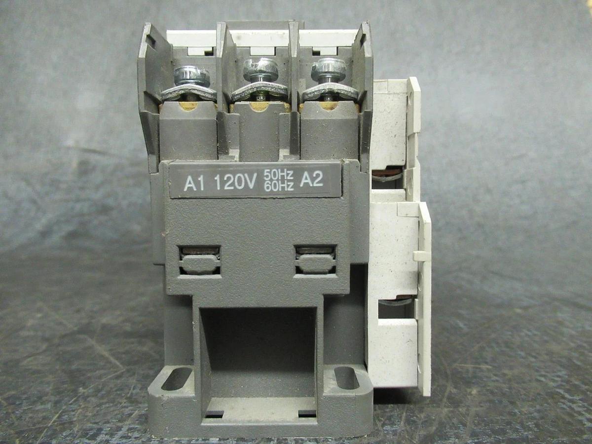Used LS CONTACTOR MC-32A 600V 50A 25HP 3-POLE 3-PHASE COIL: 120V