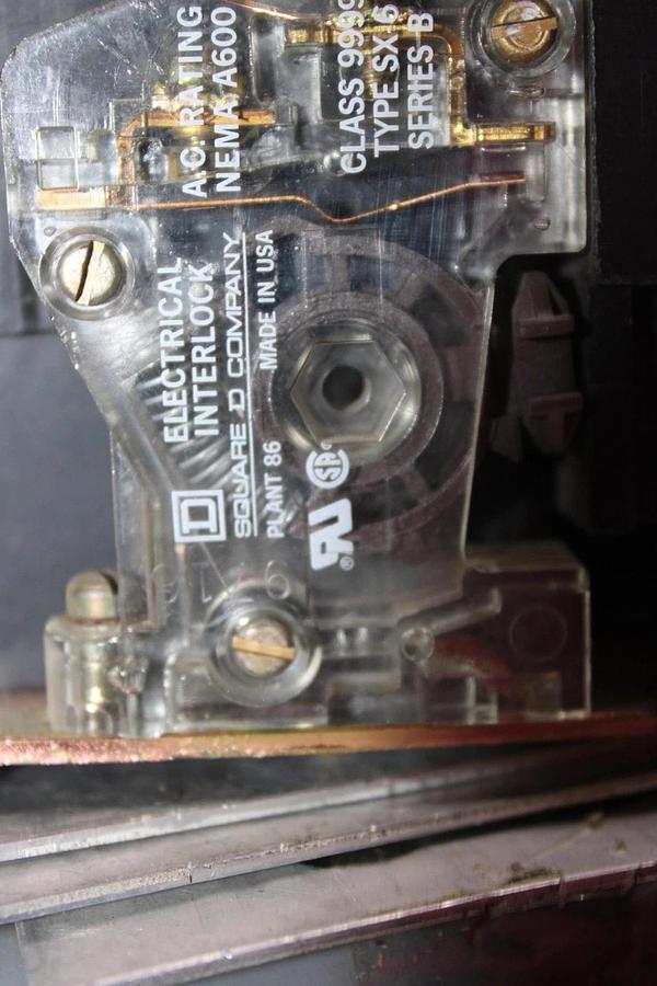 Used SQUARE D NEMA CONTACTOR 8502SF02 NEMA 4 600 VOLT 135 AMP 100 HP COIL: 120 VOLT