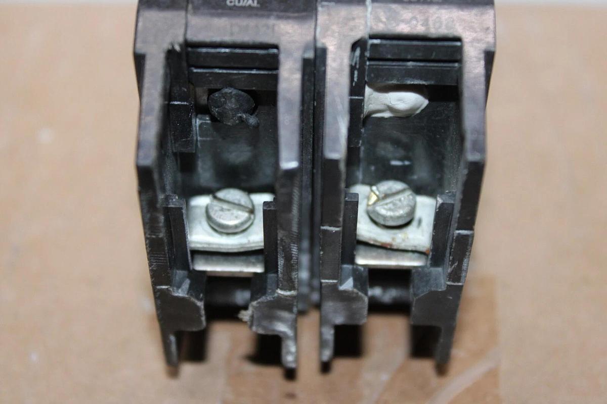 Used LOT OF 2 GE CIRCUIT BREAKER TEY120 20 AMP 1-POLE 277 VAC HID HACR TEY M-1068