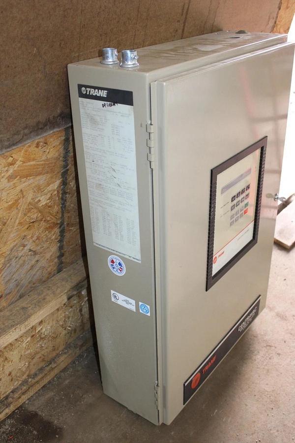 Used TRANE CENTRAVAC CHILLER CONTROL PANEL INTERFACE CVHE450 X13650485-01 REV. F