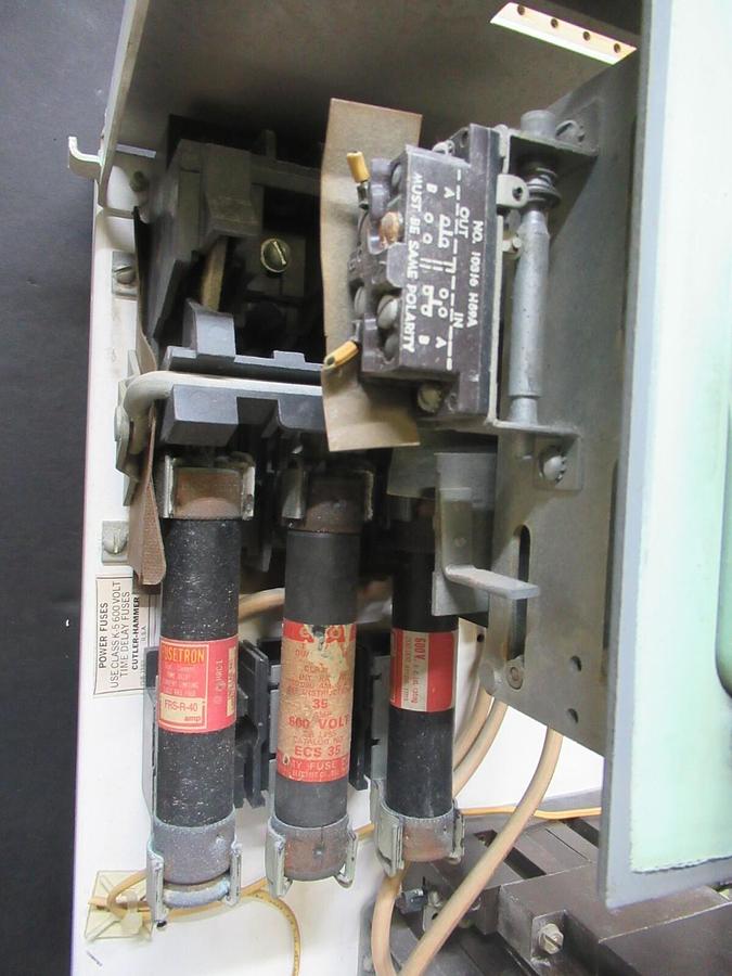 Used CUTLER HAMMER MOTOR CONTROL BUCKET 17" NEMA SIZE 2 STARTER A10DN0 35 AMP FUSES