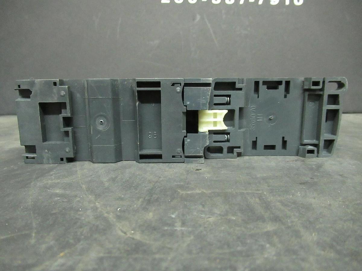 Used TELEMECANIQUE CONTACTOR LC1D09 600 VAC 25 AMP W/ GV2ME10 MANUAL MOTOR START