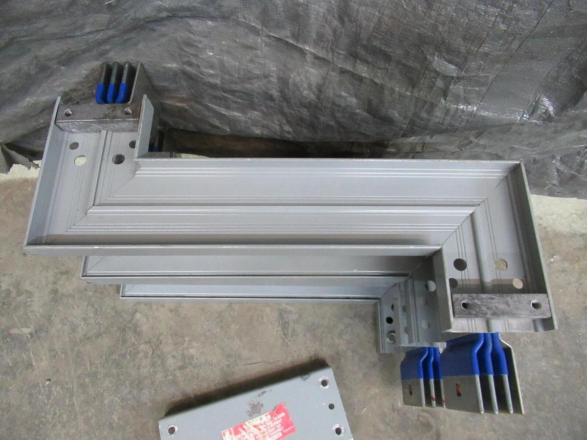 Used 3000 AMP GE SPECTRA SERIES EDGEWISE BUSWAY OFFSET 0292867 600 V 3 PH 3 W W/ G