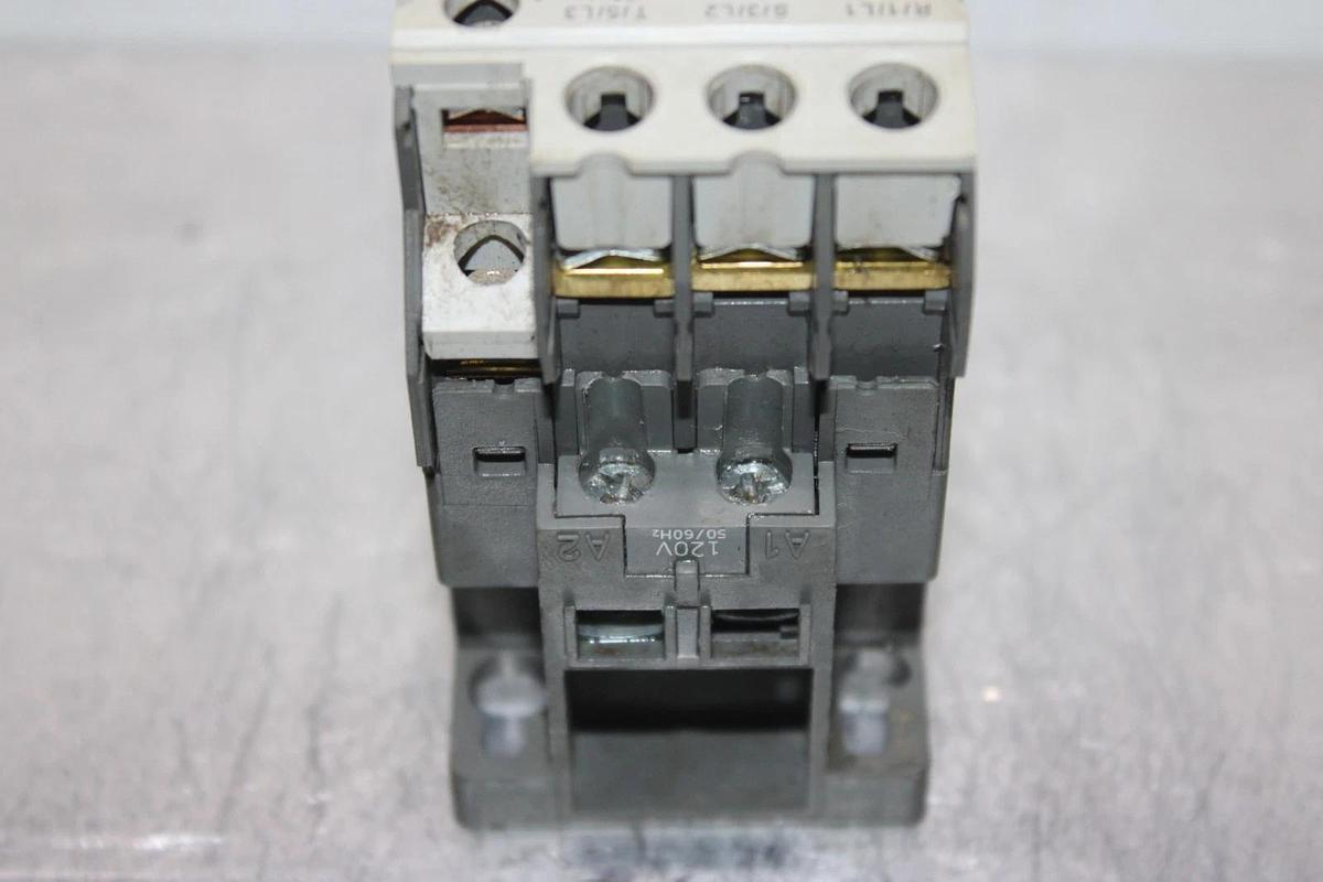 Used LS METASOL CONTACTOR MC-22B 600 VAC 40 AMP 3-POLE 20 HP COIL: 120 V