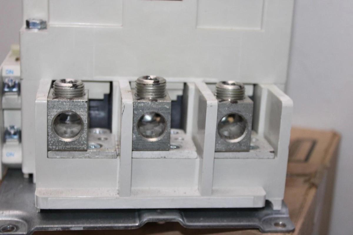 Used CUTLER-HAMMER CONTACTOR C825KN6 200 AMP 600 VAC 3-PHASE COIL: 120V