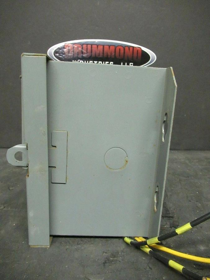 Used SQUARE D CLASS 9070 TRANSFORMER DISCONNECT 250 VA SK5271N SER. A W/ ENCLOSURE